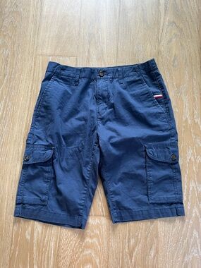 Tommy Hilfiger Men's Navy Cargo Shorts (size 31)